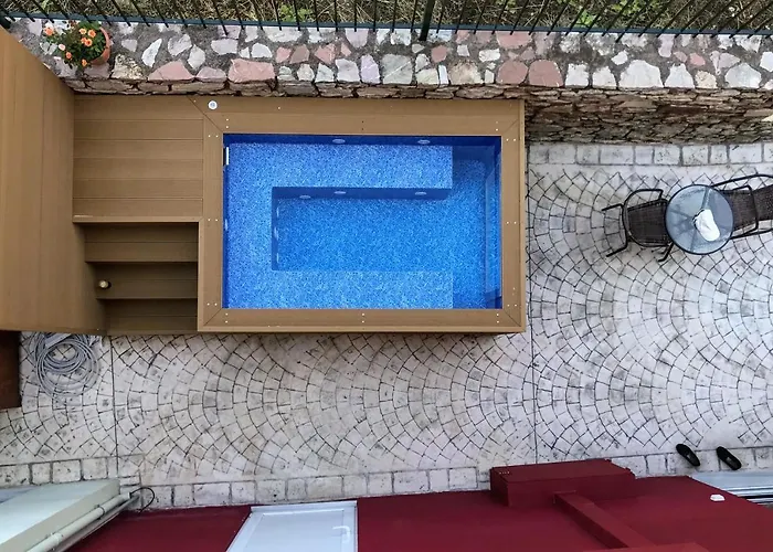 Semiramis With Pool فيلة كالاماتا