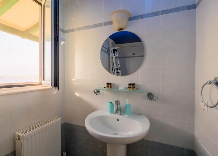 فيلة Semiramis With Pool كالاماتا